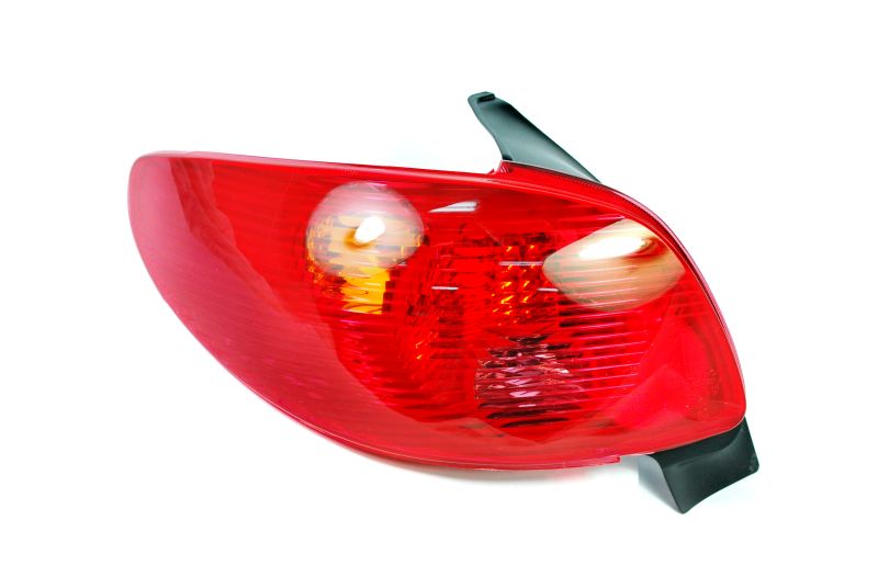Achterlicht Links (P21/5W/P21W, kleur indicator red, kleur van het glas red) past: PEUGEOT 206 Hatchback 02.03-04.09